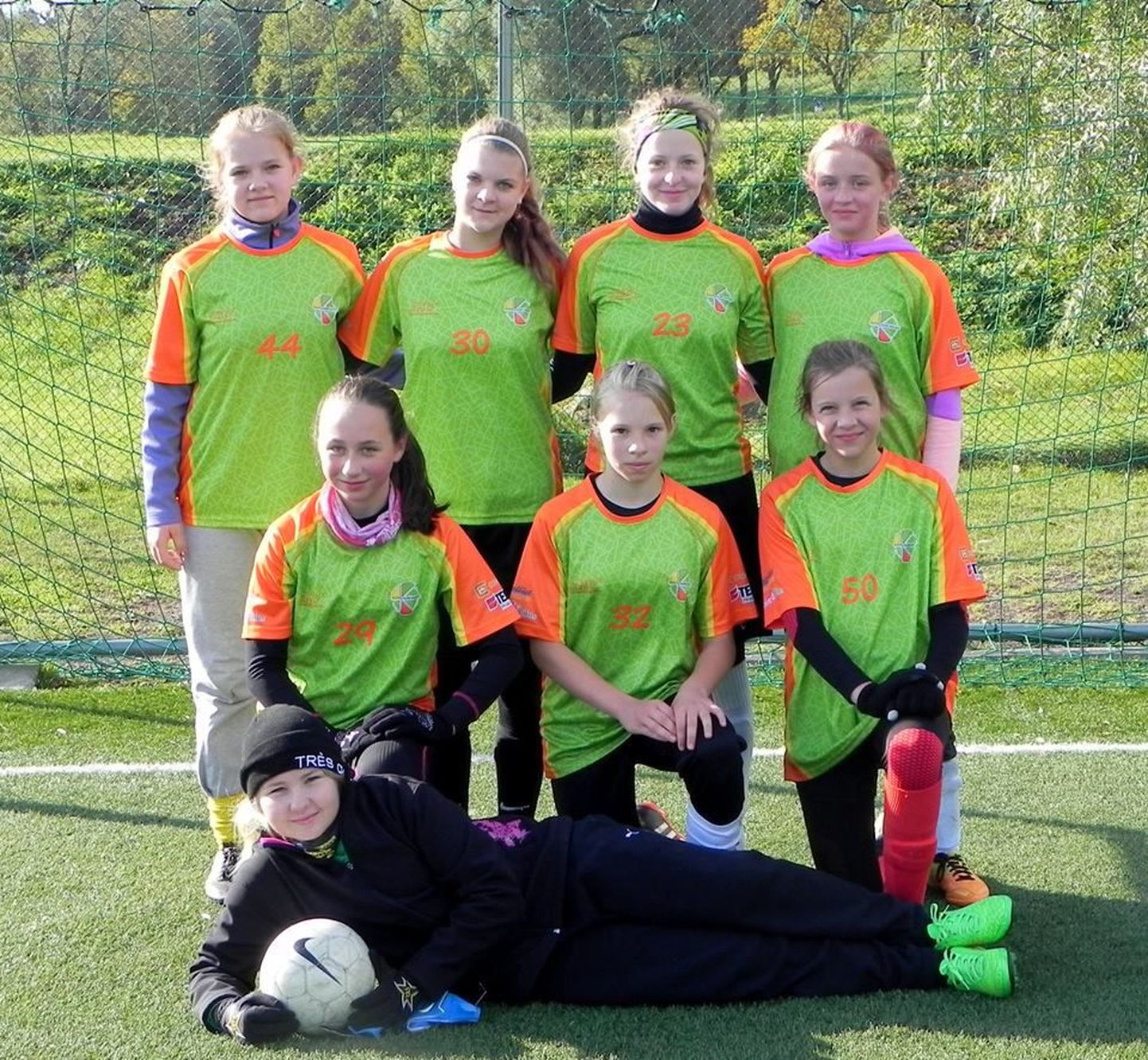 Suure-Jaani kooli naiskond võitis Eesti Koolispordi Liidu tütarlaste jalgpalli finaalturniiri.