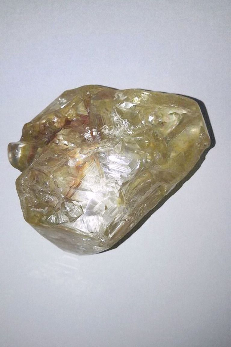 706-karaadine teemant, mis leiti Sierra Leonest