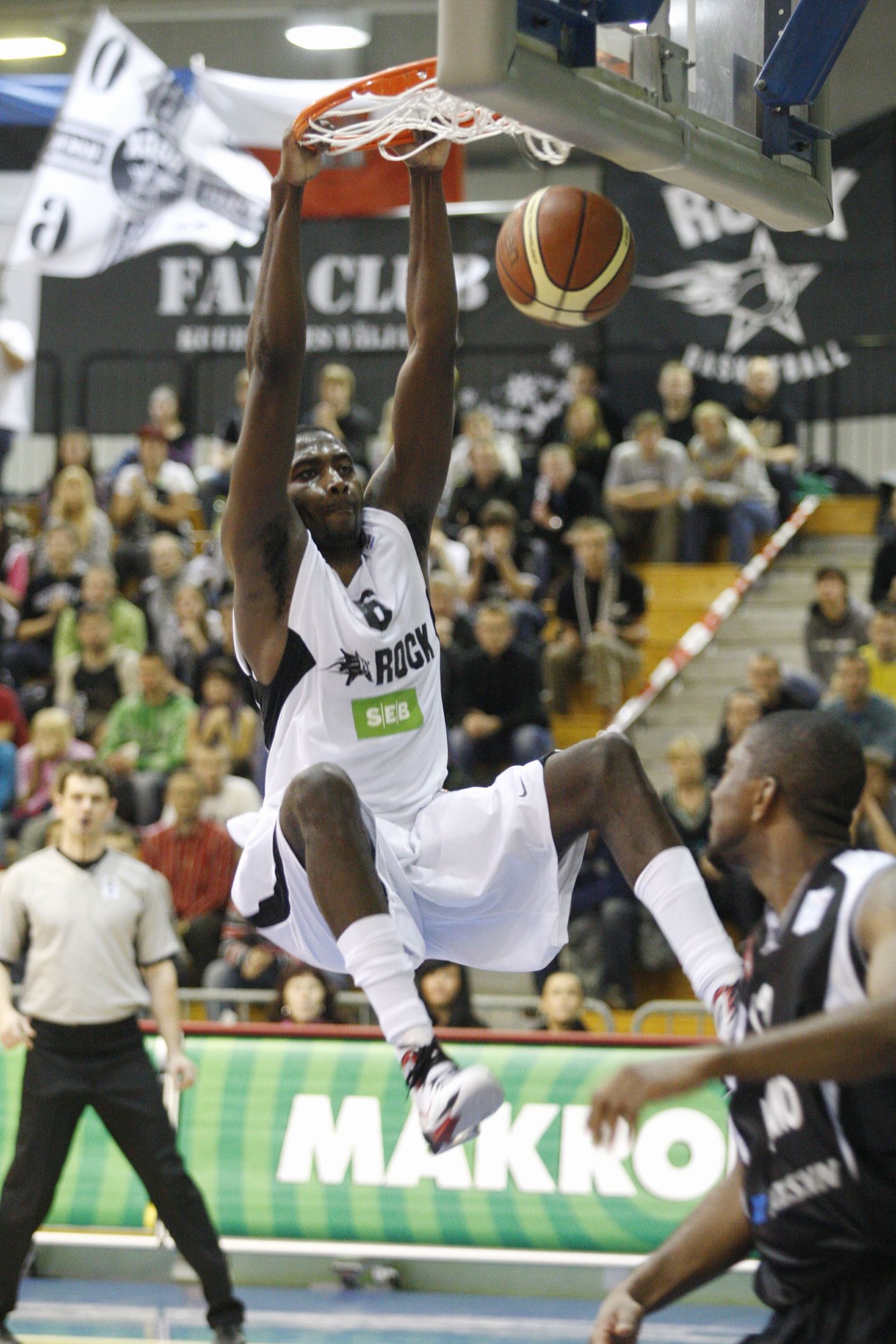 EuroChallenge turniiril võitis TÜ/Rock Lugano Basketi 91:88 (pildil Callistus Eziukwu).