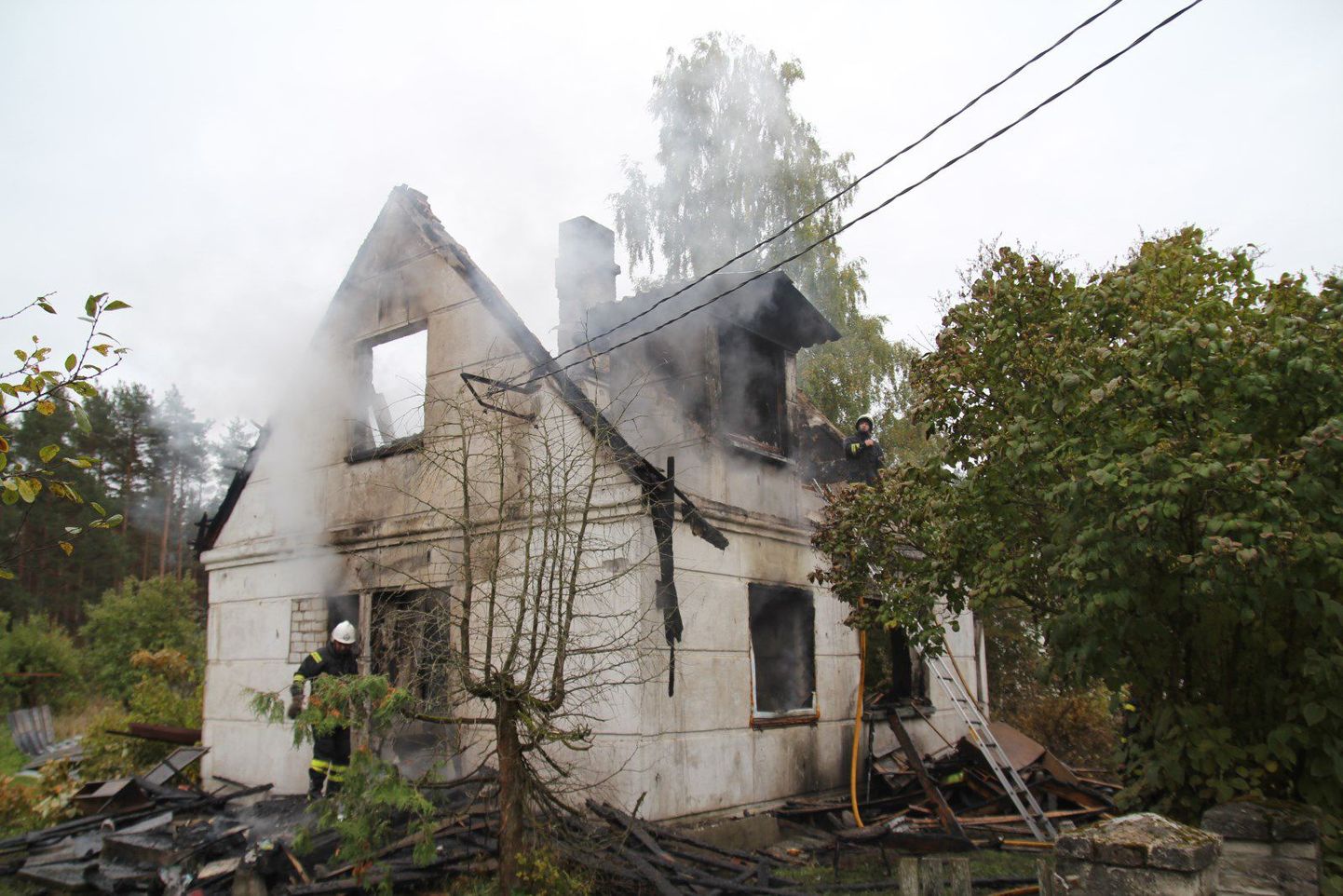 Reede varahommikul pidid päästjad Vasalemmas kustutama kahte põlevat elamut.