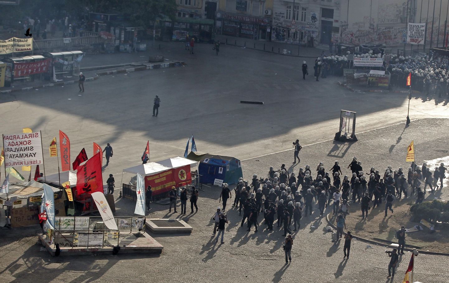 Türgi märulipolitsei Taksimi väljakul