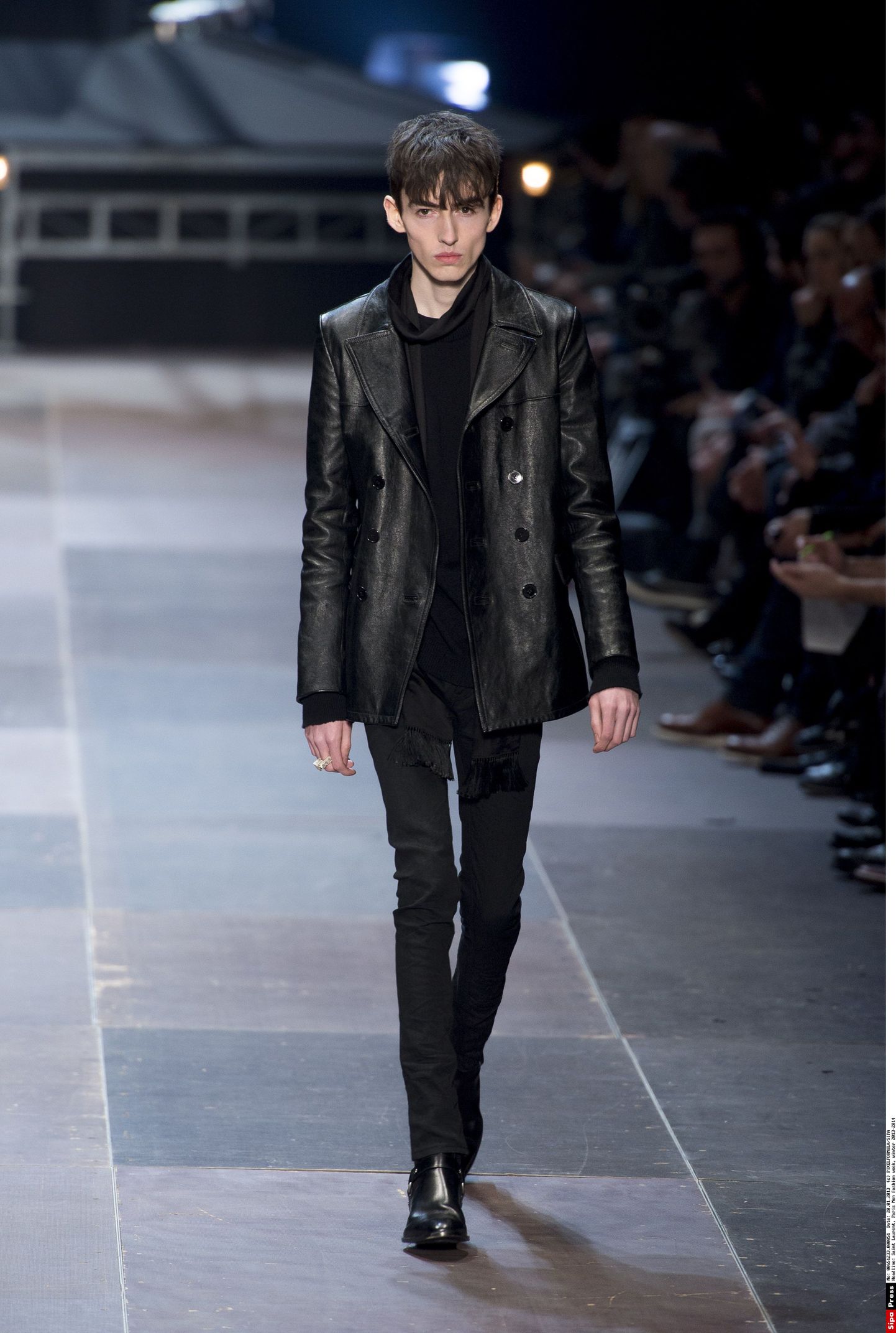 Saint Laurent esitles Pariisis 2013/2014 sügistalvist ready-to-wear meesterõivaste kollektsiooni