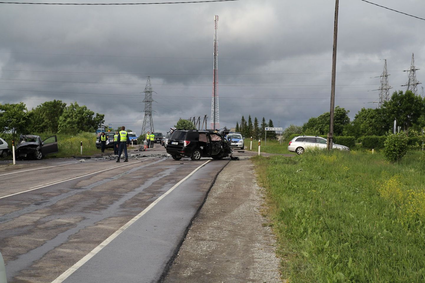 Reedel kella 17.40 ajal toimus raske liiklusõnnetus Harjumaal Tallinn-Paldiski maantee ja Alajaama tee ristmikul, kus omavahel põrkasid kokku kolm sõiduautot.