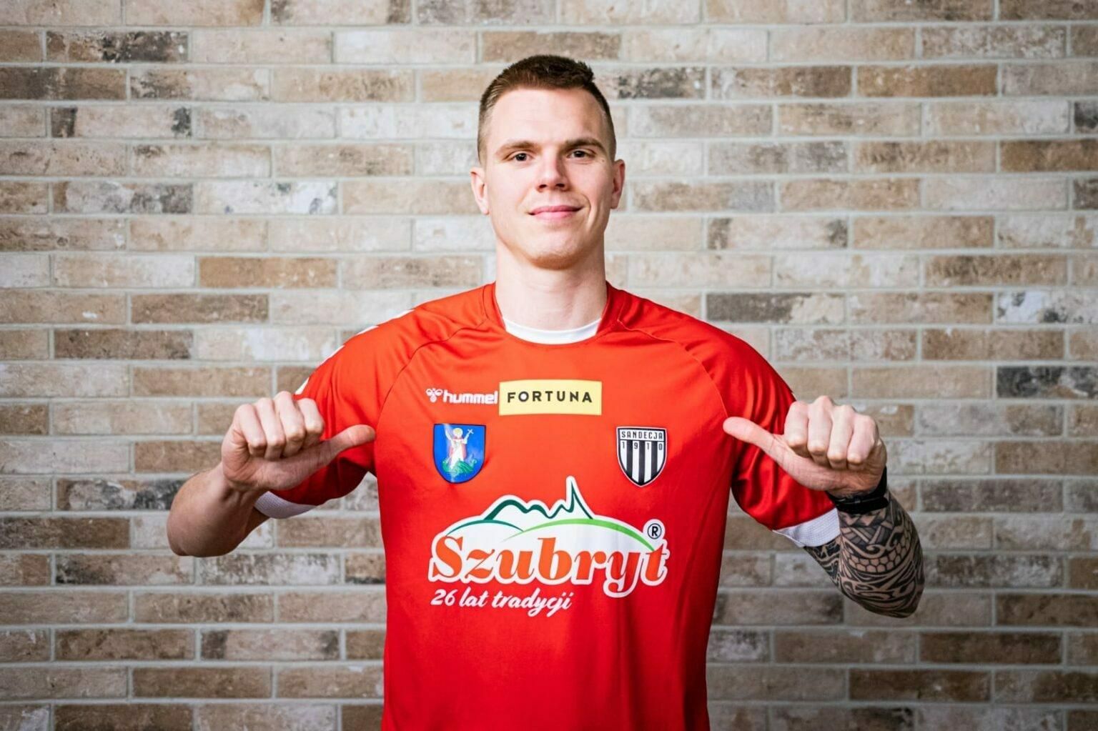 Viljandimaalt tuule tiibadesse saanud väravavaht Karl-Romet Nõmm siirdus FC Florast Poola klubisse Sandecja Nowy Sącz.