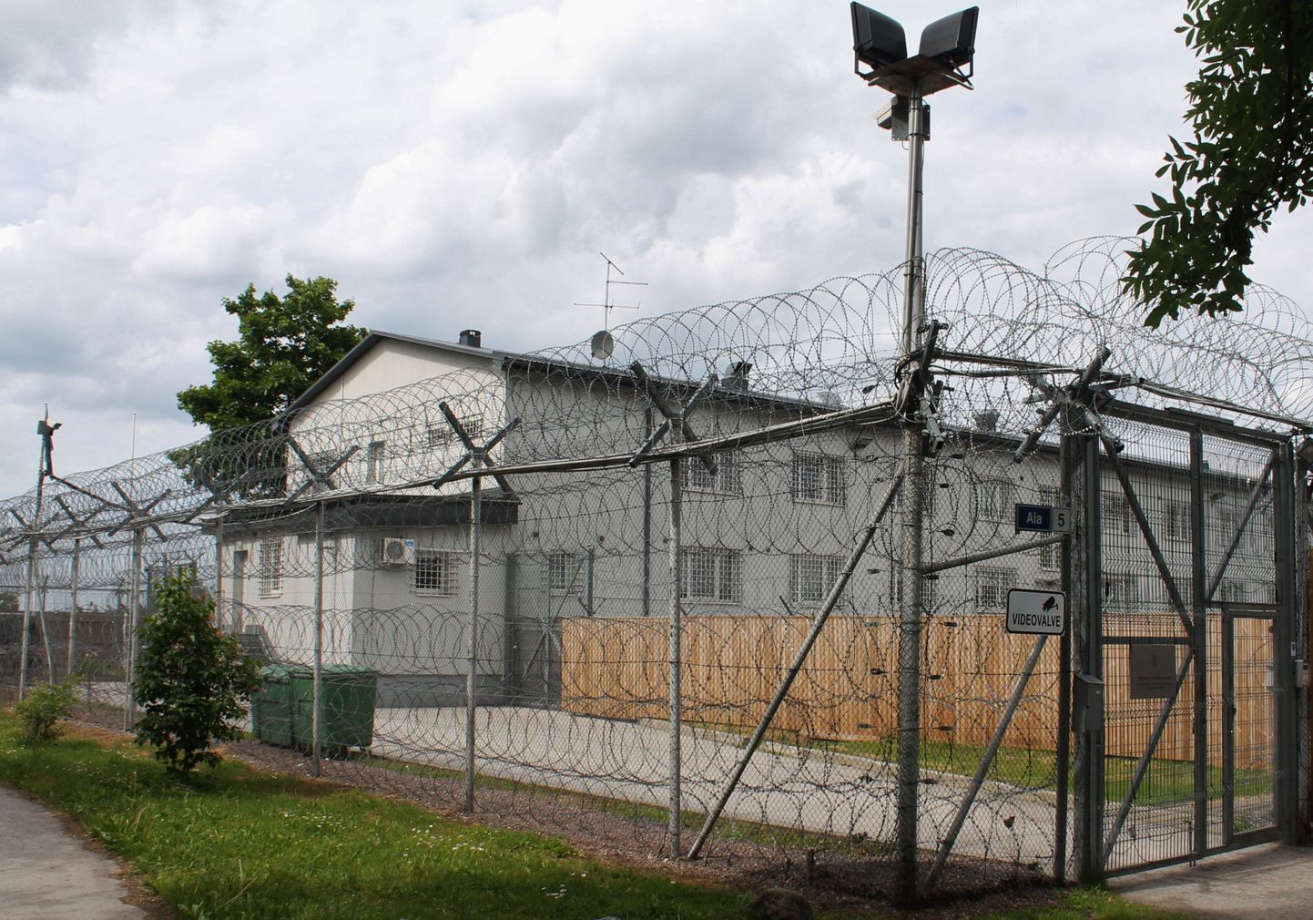 Harku kinnipidamiskeskus, kus varjupaika palunud tihti asüüli kohta otsust ootama peavad.
