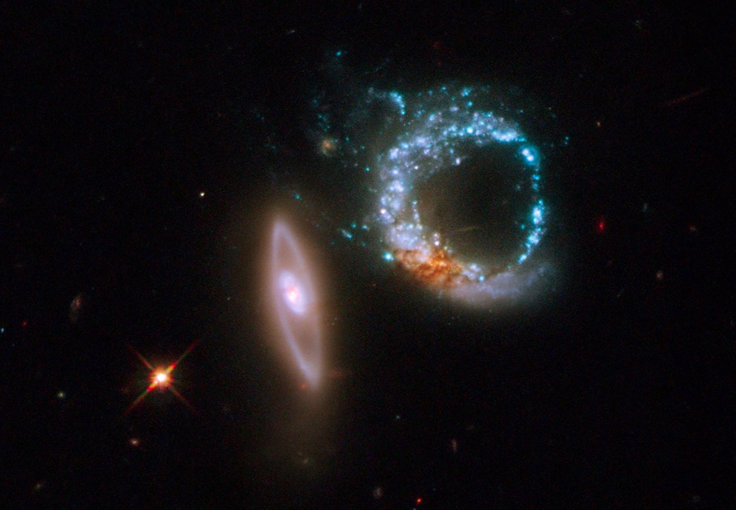 Hubble´i ülesvõte galaktikate paarist Arp 147.