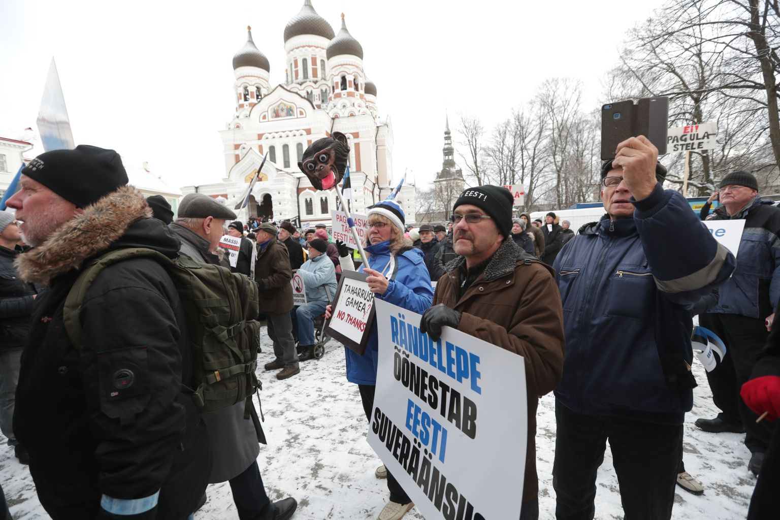 Пикет EKRE перел Рийгикогу перерос в насилие.
