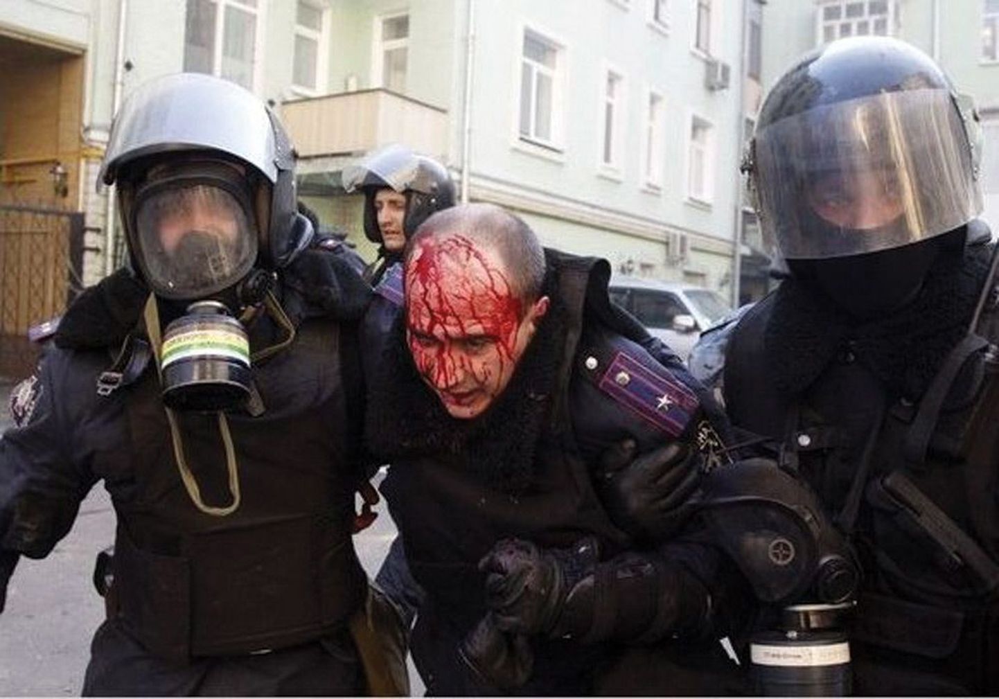 18 февраля, который уже назвали «черным вторником», медицинская помощь потребовалась сотням киевлян.
