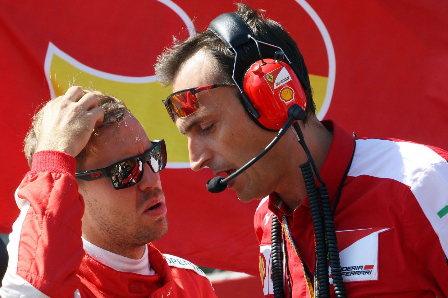 Sebastian Vettel (vasakul).
