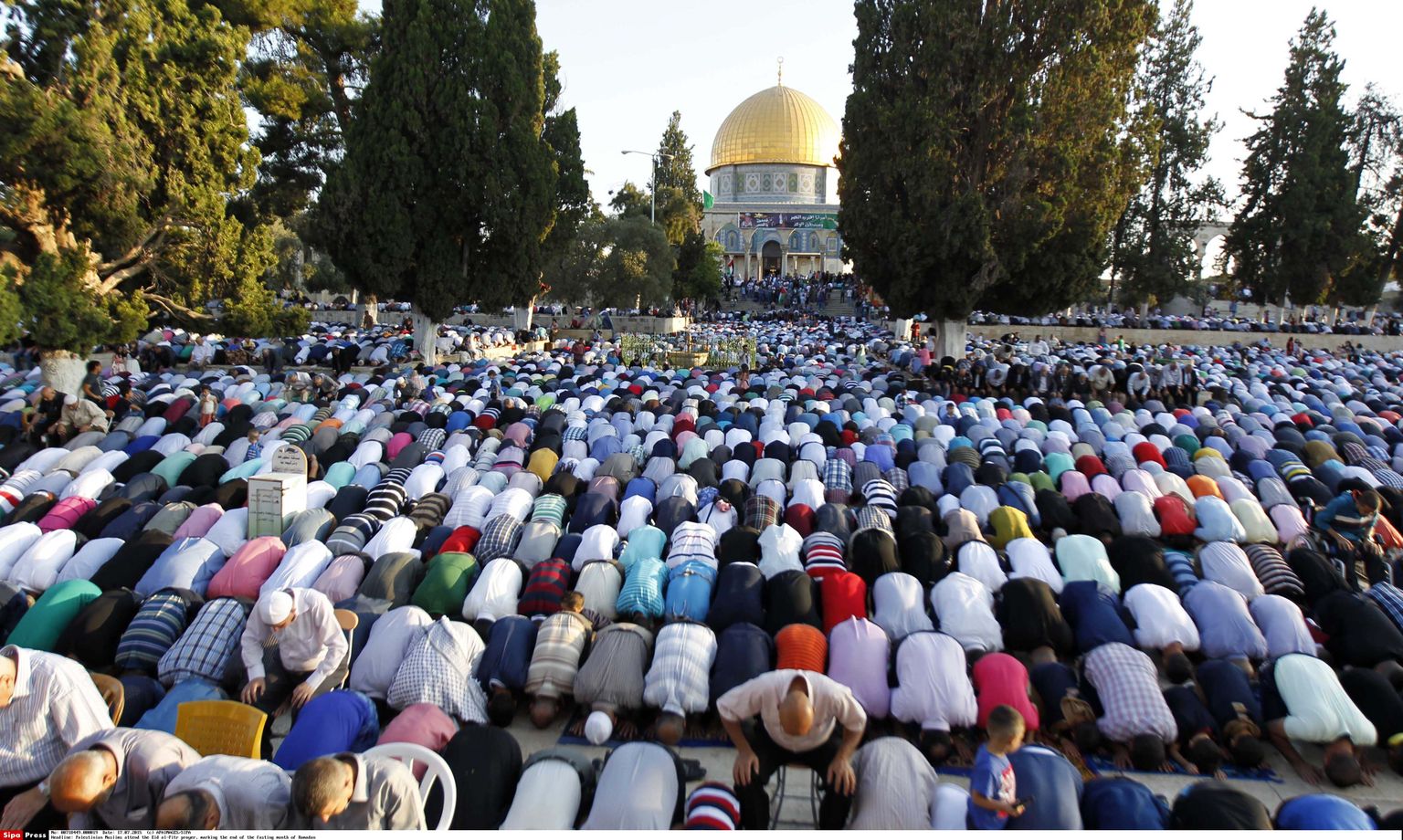 Palvetajad al-Aqsa mošee juures.