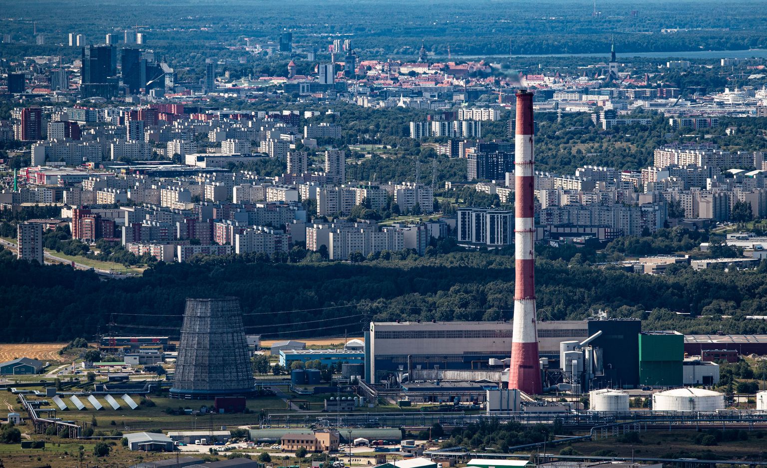 Iru elektrijaam ja Tallinna linnavaade.