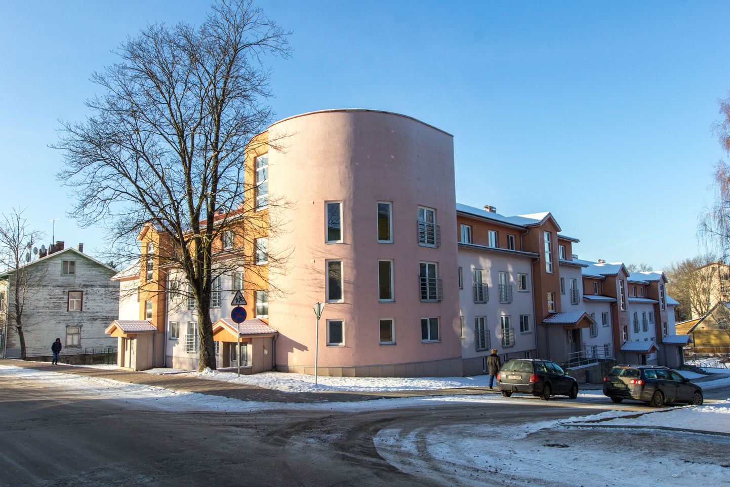 Linnaarhitekti sõnul on Valgas viimase 20 aasta jooksul valminud ainult üks kortermaja, mis asub Kungla tänaval. 32 valminud korterist on siiani tühjad 27.