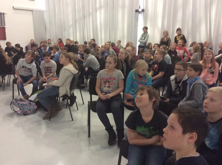 Pärnu keskraamatukogus toimunud raamatukogu ja muuseumi nutimängul osales 21 neljaliikmelist viiendate klasside võistkonda Pärnust ja Pärnumaalt.