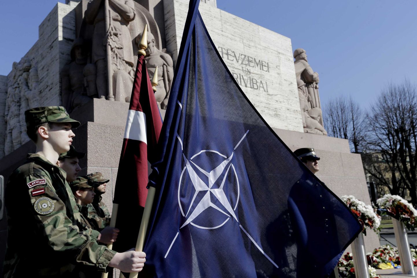 Pilt laupäeval Riias peetud Läti 10. NATOga liitumise aastapäeva tseremoonialt.