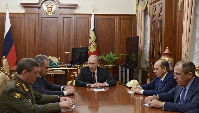 Venemaa president Vladimir Putin teatas täna pärast kohtumist FSB juhiga, et lubab karistada Siinai poolsaarel reisilennuki alla kukutanud terroriste. Foto: Scanpix