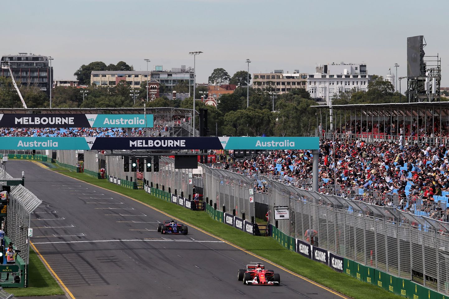 Austraalia etapi vabatreening, esiplaanil Sebastian Vettel.