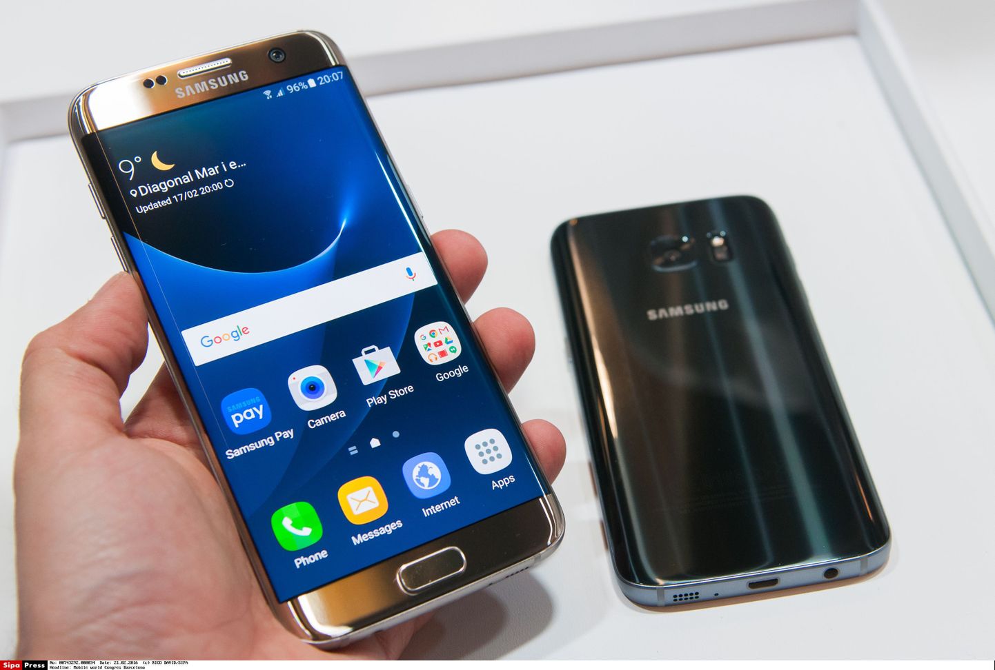 Samsung Galaxy S7. Иллюстративное фото.