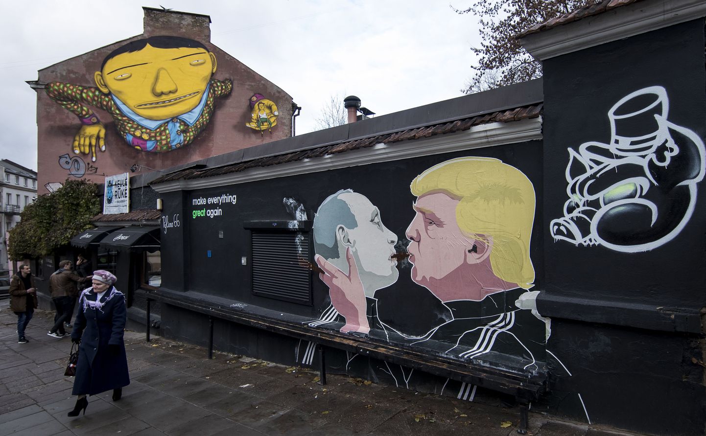 USA tulevast presidenti Donald Trumpi ja Venemaa riigipead Vladimir Putinit kujutav grafiti Leedus, Vilniuses.