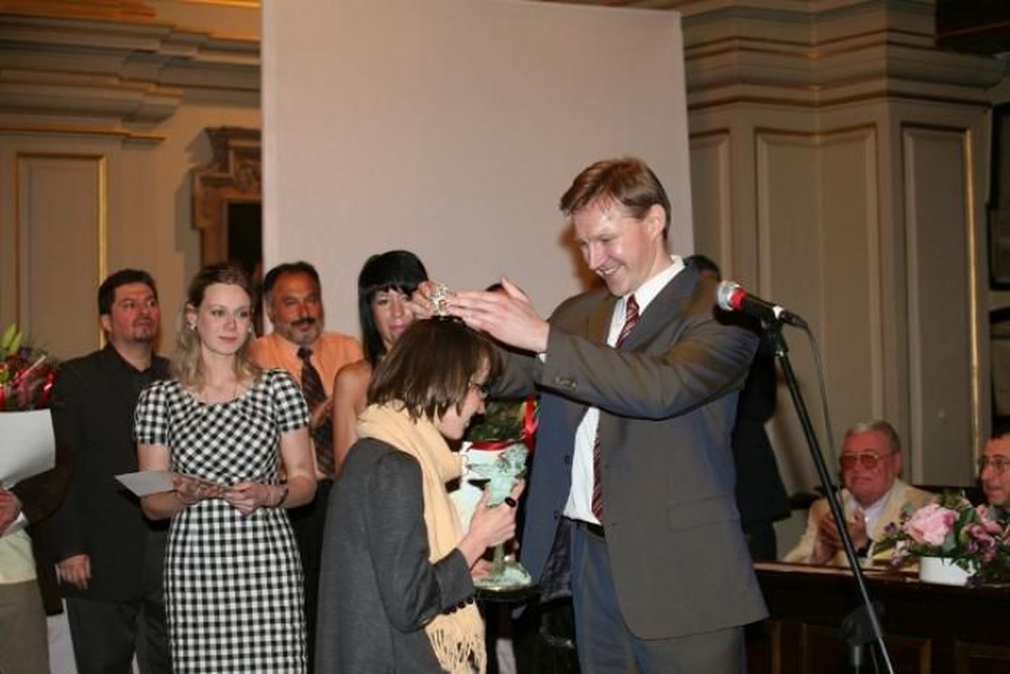 Коронация победителя Турнира поэтов на фестивале "Пушкин в Британии" (2009 год).