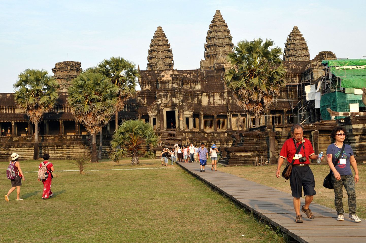 Turistid Kambodžas Angkor Wati templit külastamas