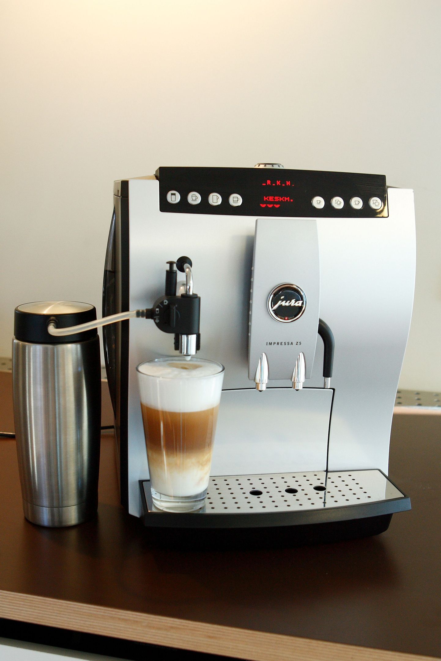 Mõtte kodus lattet juua ärgitab paljusid espressomasinat soetama.