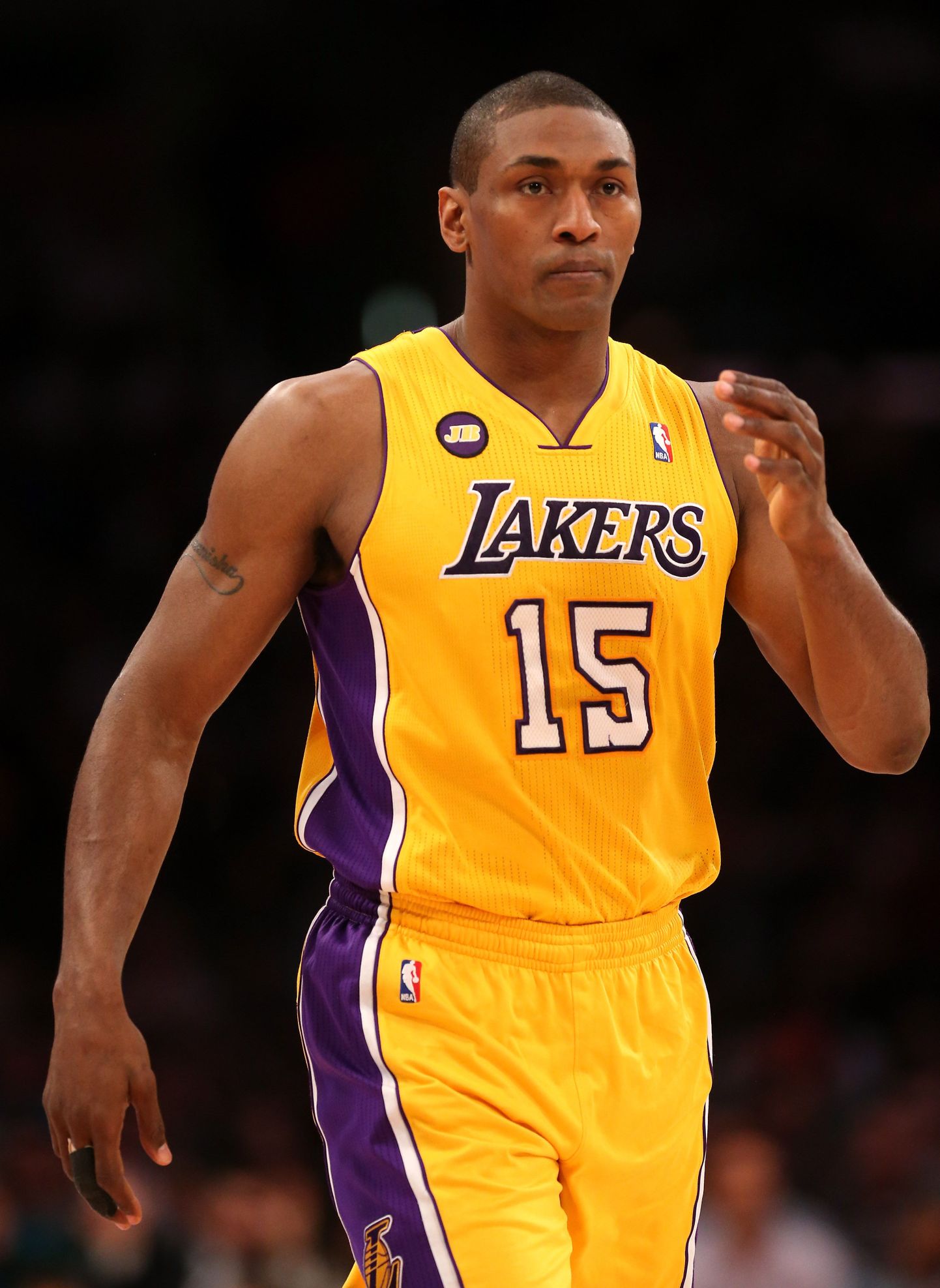 Metta World Peace uuel hooajal enam Lakersi särki ei kanna.