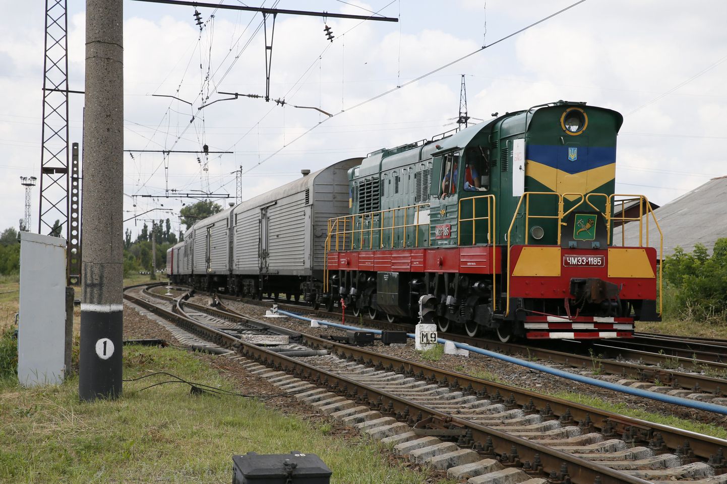 Lennukatastroofi ohvrite surnukehi vedav rong jõudis Harkivisse.