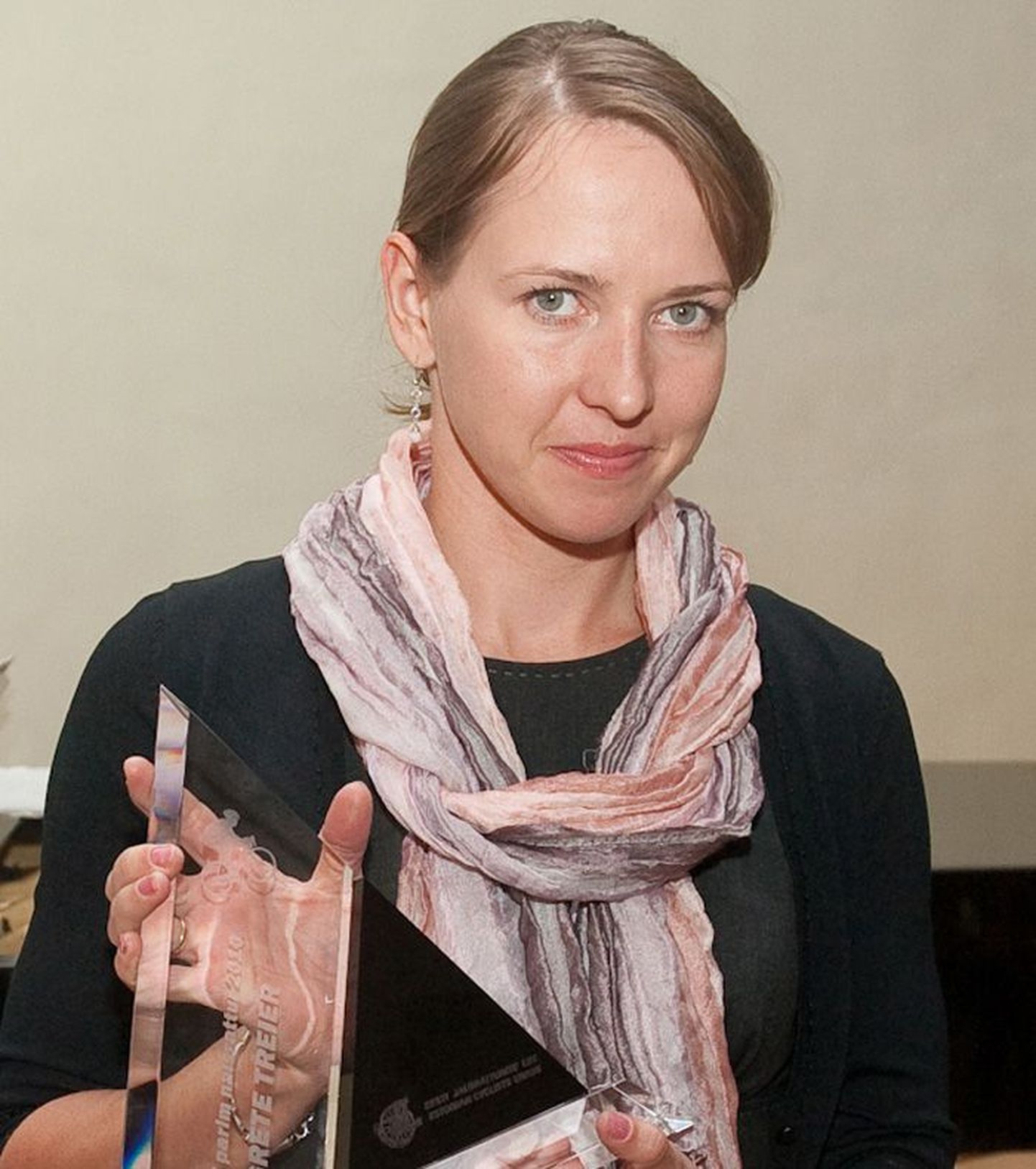 Grete Treier sai Tallinnas Mustpeade Majas toimunud hooaja pidulikul lõpetamisel kätte aasta naisratturi auhinna.