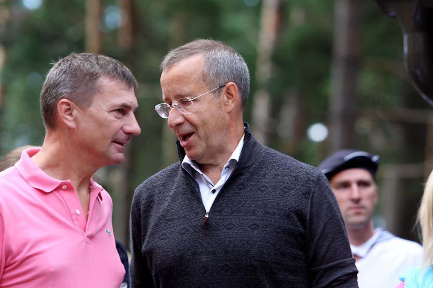 Президент Эстонии Тоомас Хендрик Ильвес (справа) и премьер-министр Андрус Ансип.