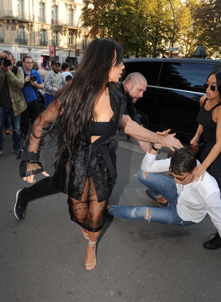 Vitalii Sediuk suudles Kim Kardashiani tagumikku / Scanpix