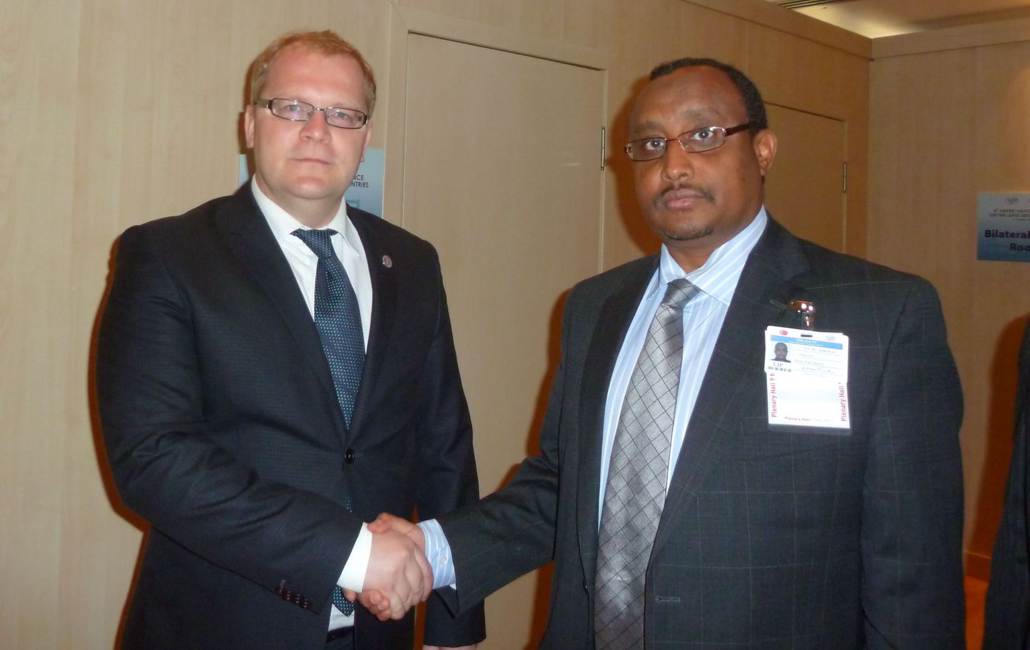 Välisminister Urmas Paet ja Somaalia asepeaminister Abdiweli Mohamed Ali sõlmisid Eesti ja Somaalia vahel diplomaatilised suhted.