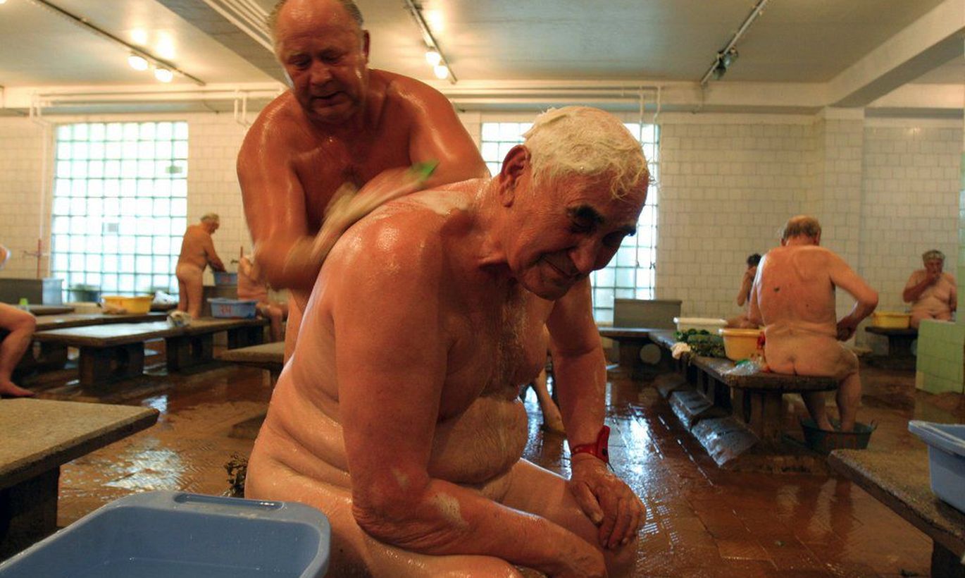 в общественной бане моются голыми фото 76