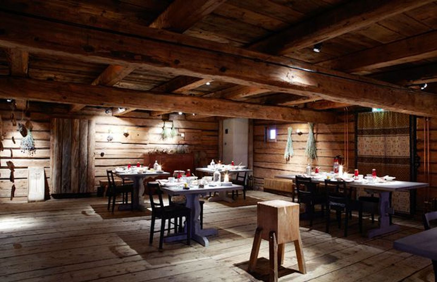 Skandinaavia paremikku kuulub ka Fäviken Magasinet restoran Rootsis Åres, kus ametis kunagine Pädaste peakokk Peeter Pihel.