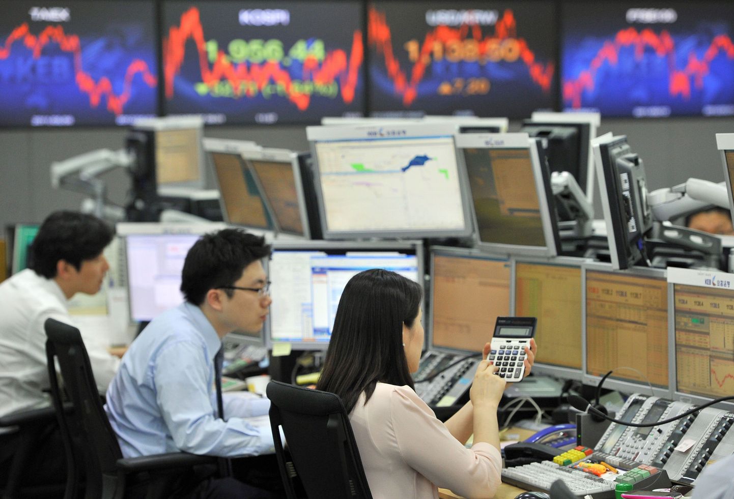 Valuutakauplejad Korea börsil.