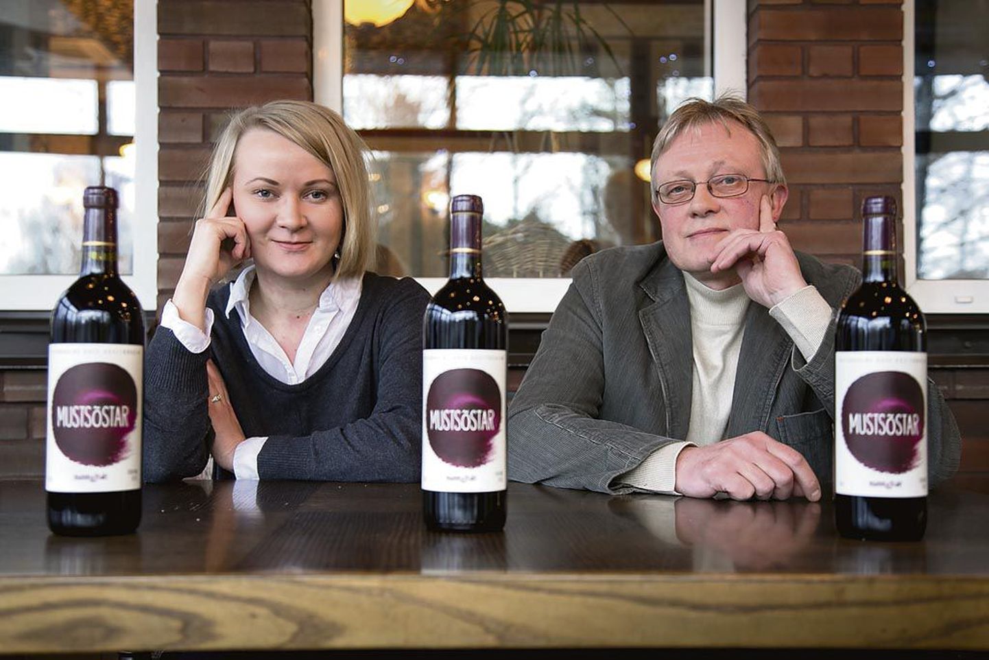 Tütar ja isa ehk Helen ja Toomas Vaidla on oma tarbeks veiniteost on jõudnud väikestviisi veinitootmiseni.
