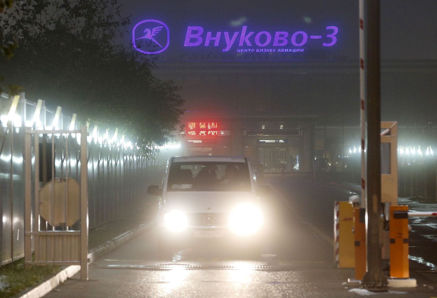 Следствие рассматривает четыре версии причин крушения легкомоторного самолета в столичном аэропорту «Внуково».