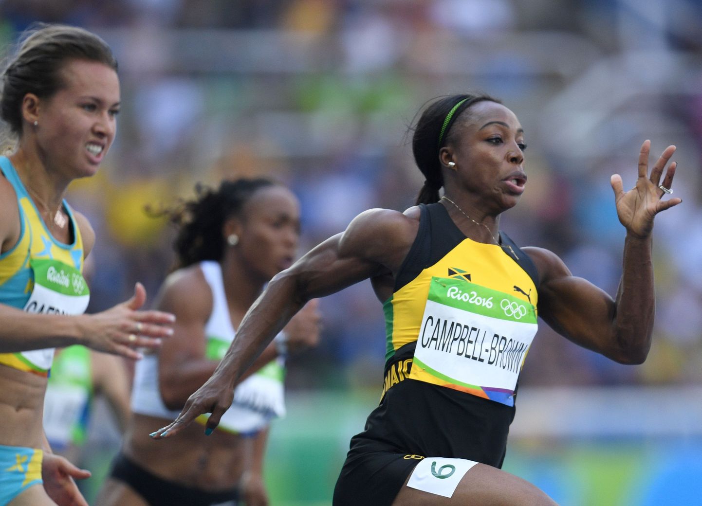 Veronica Campbell-Brown (esiplaanil), kes tuli 200 meetri jooksus olümpiavõitjaks nii Pekingi kui Londoni olümpiamängudel, Rios eeljooksudest edasi ei jõudnud.