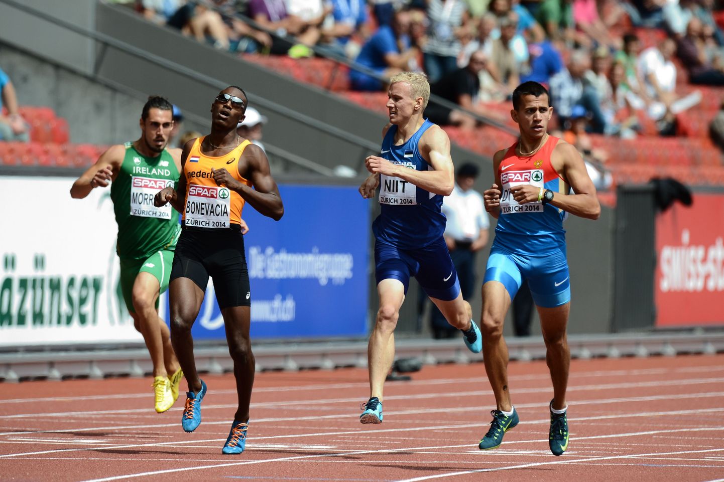 Marek Niit (paremalt teine) püstitas Zürichis Eesti rekordi 400 m jooksus.
