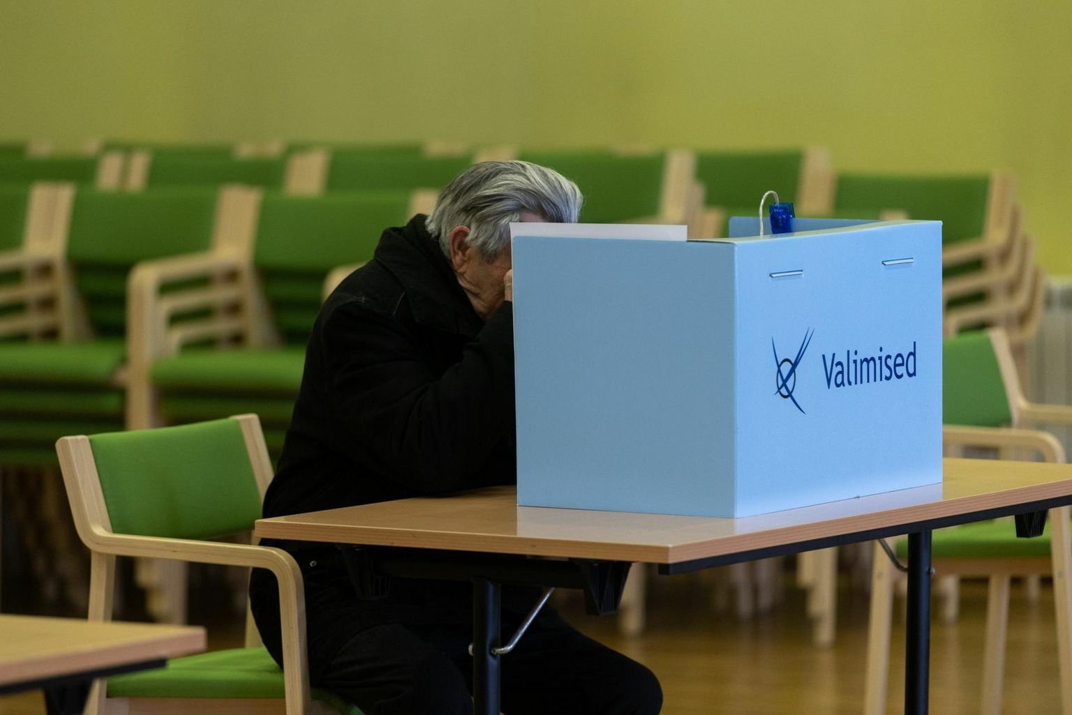 Vanemaid valijaid jääb Eestis järjest vähemaks ja sestap tõusevad ka noortele meeldiva reformierakonna ja Eesti 200 populaarsus.