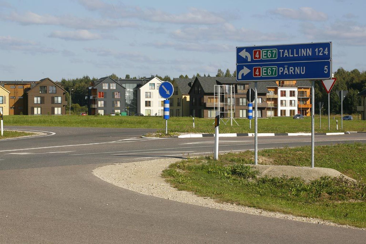 Ärimehed Andrus Sukles (vasakul) ja Tullio Liblik läksid tülli Pärnu linna äärde rajatud Hirvepargi elamurajooni arendamisel. Sukles istub nüüd Libliku mõrva tellimises kahtlustatavana vahi all.