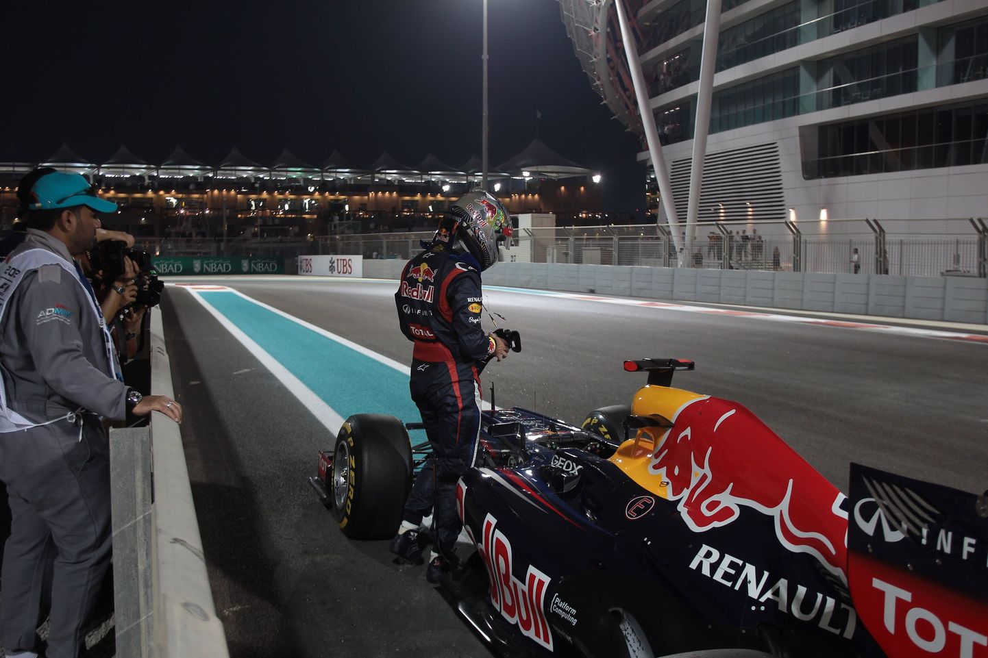 Sebastian Vettel jättis oma masina raja äärde seisma.