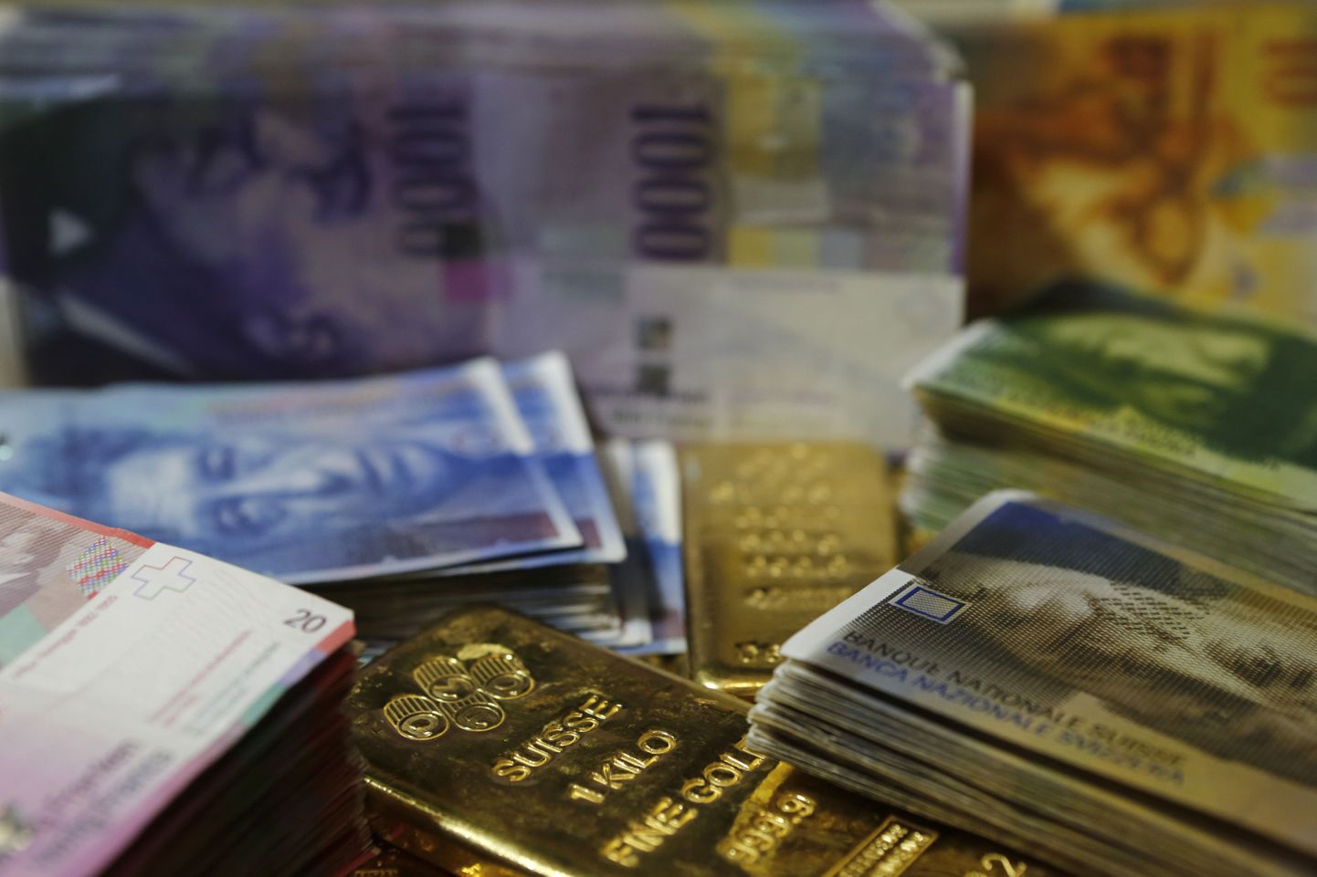 Šveitsi frangid ja ühekilosed kullakangid.