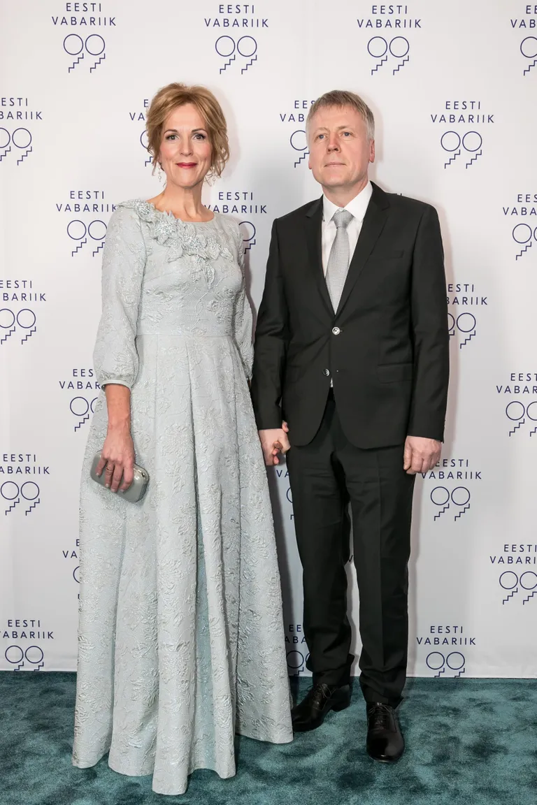 Sotsiaalkaitseminister Kaia Iva ja Ilmar Iva. Proua minister kannab kaunist Tiina Talumehe kleiti.