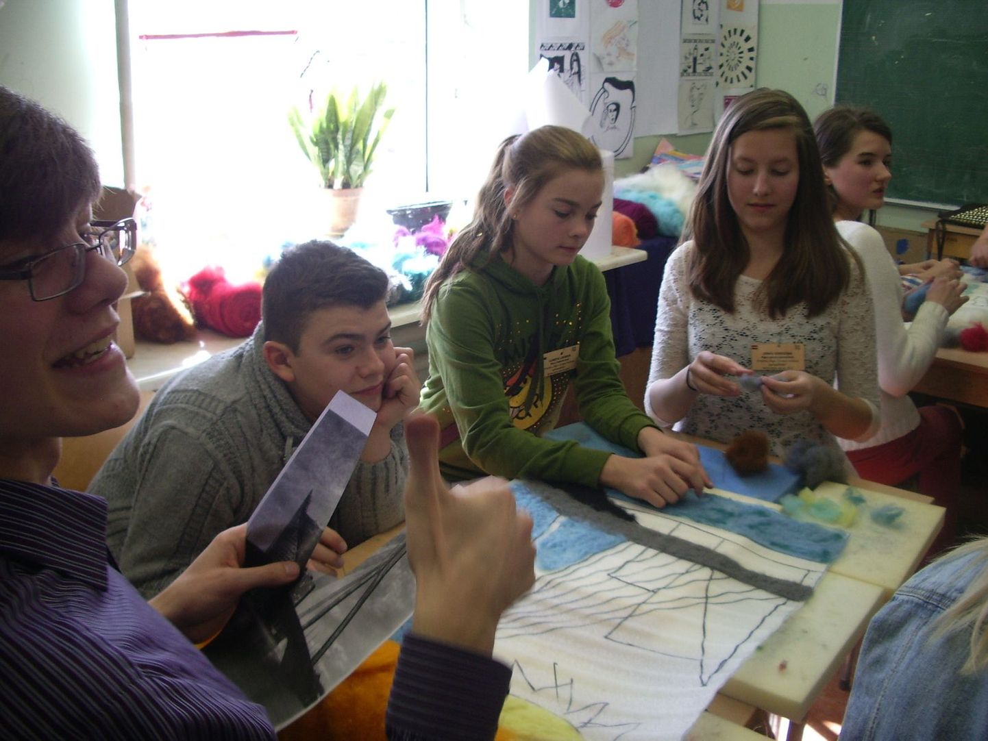 Pärnu Raeküla kooli õpetajad ja õpilased käisid Lätis Balti riikide koolide projekti „Riia – Euroopa kultuuripealinn 2014“ sõpruskohtumisel.