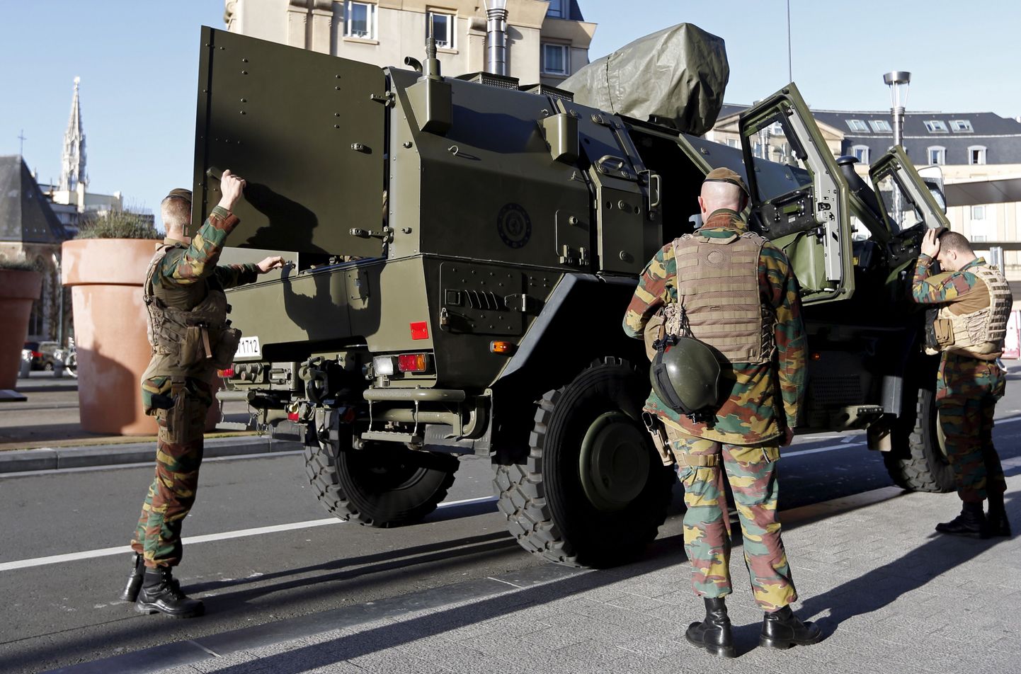 Belgia sõdurid täna Brüsseli kesklinnas.