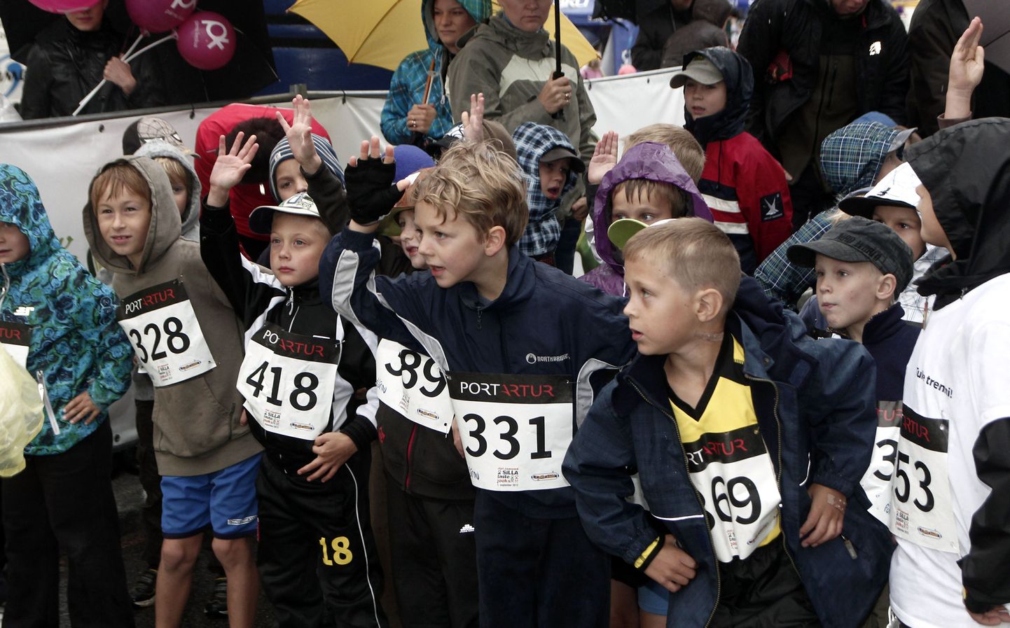 Kahe silla lastejooksudel osales 331 väikest jooksusõpra.