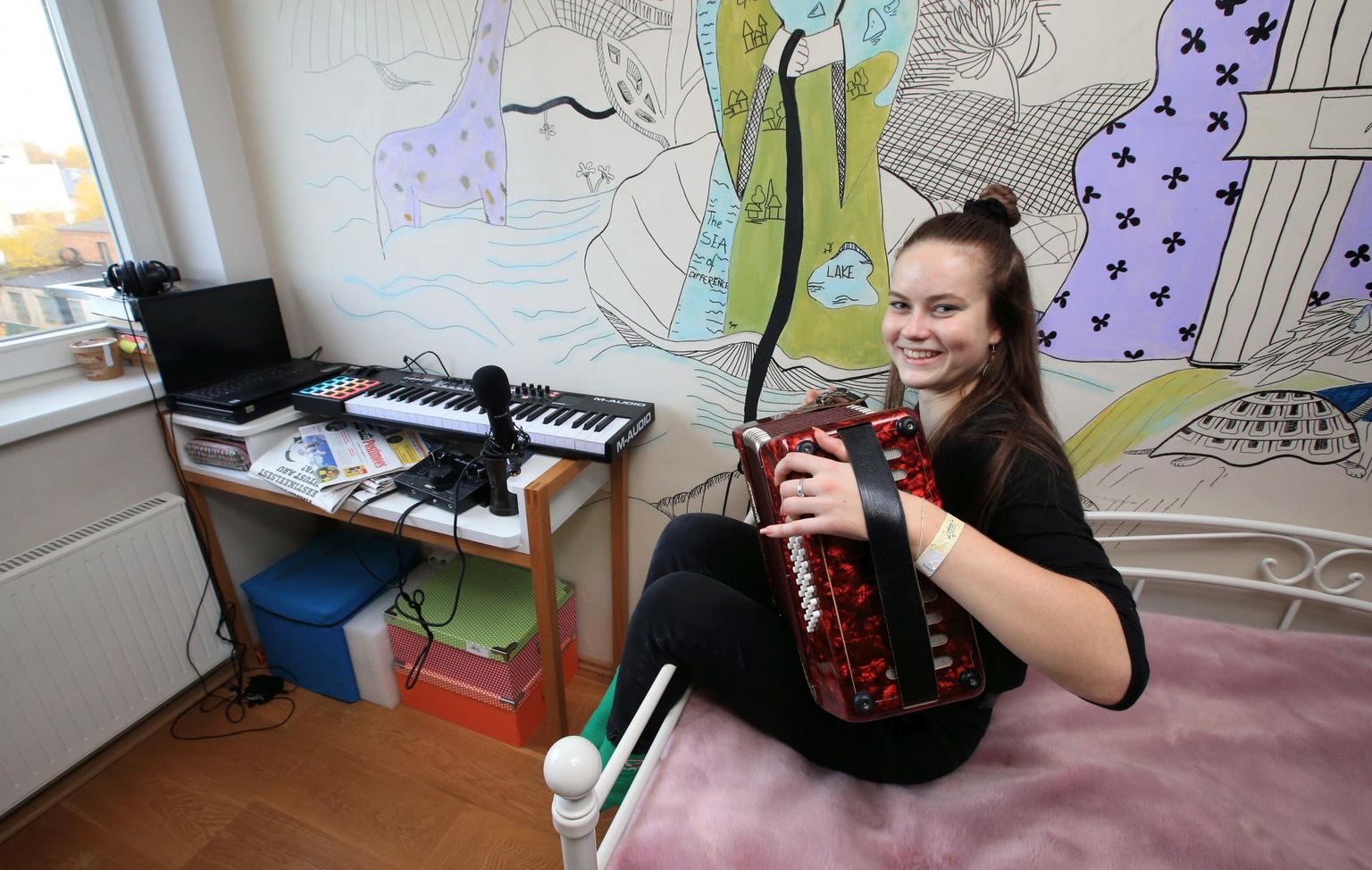 Kärg Valner püüab päevakajaliste räpilugudega noortele arusaadavas keeles kokku võtta terve kuu olulisemad uudised.