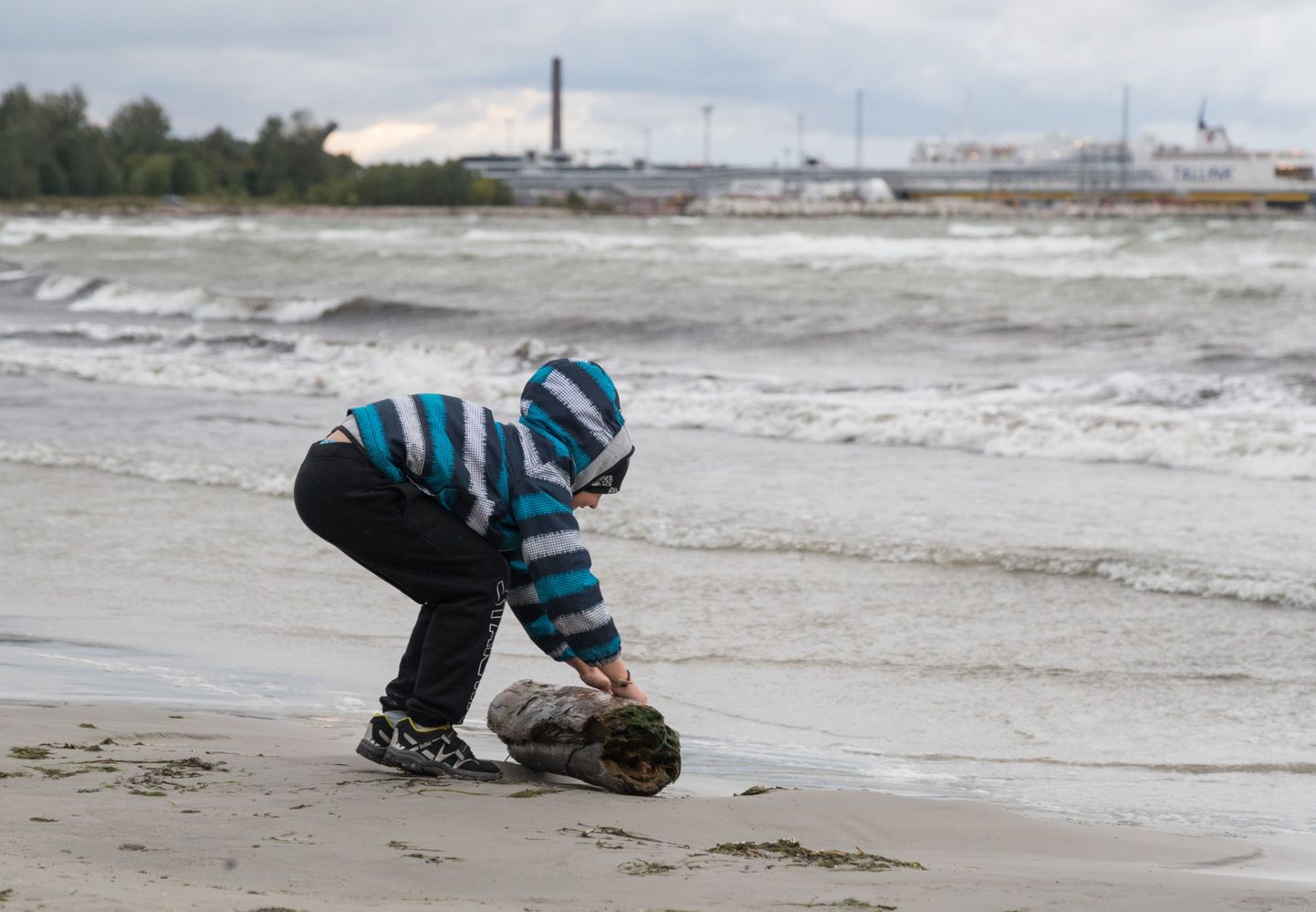 Laps rannas mängimas. Foto on illustratiivne.