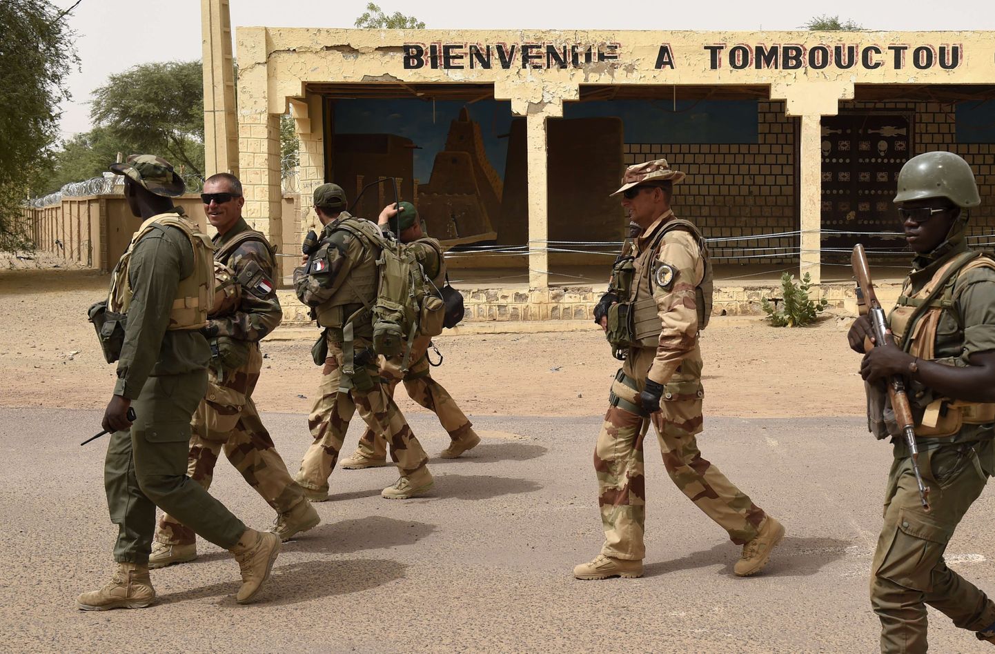 Prantsuse ja Mali sõdurid ühispatrullis Timbuktus.