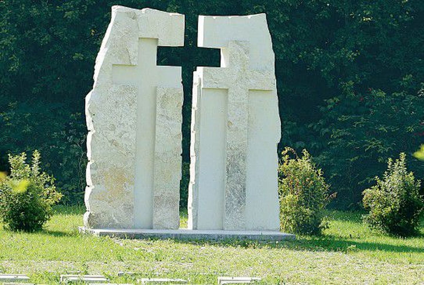 Мемориал в Вистла, где захоронены эстонские военные, погибшие под Поркуни.